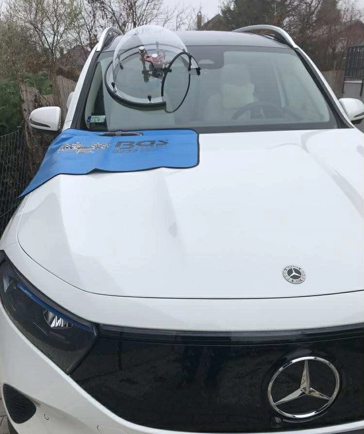 Professzionális szélvédő javítás Nagytarcsa területén egy Mercedes gépjárművön